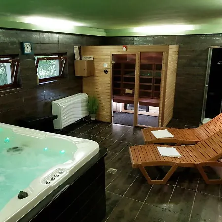 Erdovarazs Panzio Bed & Breakfast 3*