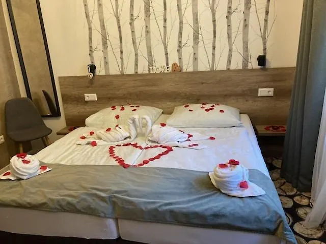 Erdovarazs Panzio Bed and Breakfast 3*